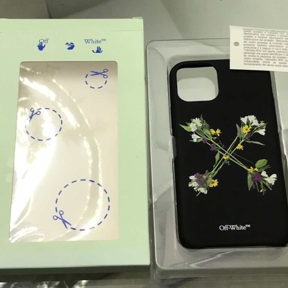 Off-White c/o Virgil Abloh